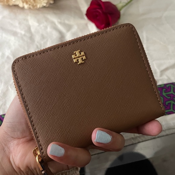 tory burch tan wallet